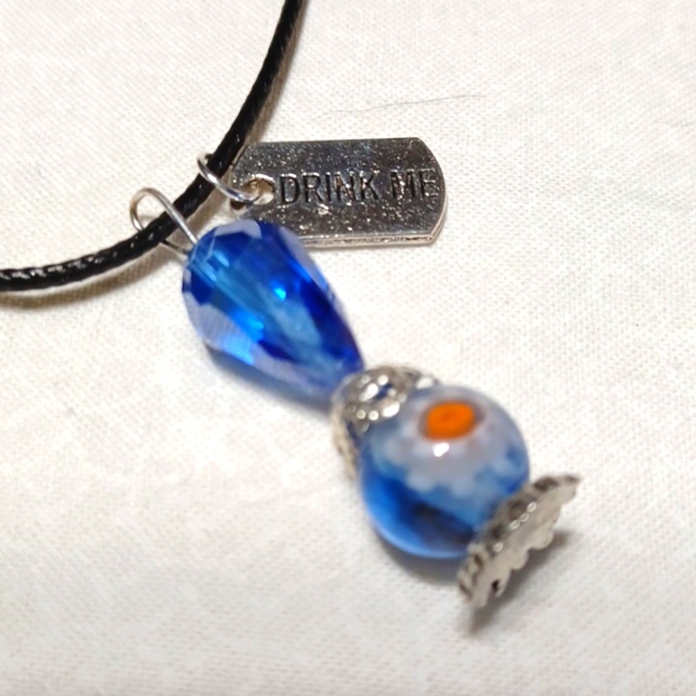 Alice in Wonderland potion bottle pendant flower blue silver tag crystal glass - Picture 2 of 5